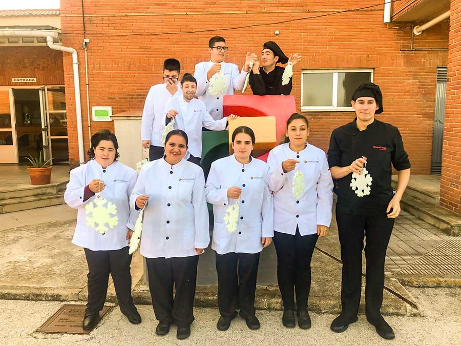 Nace la colaboración entre Els Magazios, el Colegio de Educación Especial Raquel Rayá y Aprosdeco.
