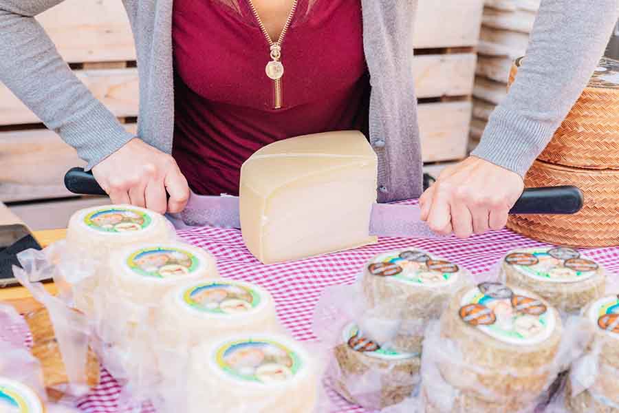 feria artesanos del queso en Els Magazinos-1a